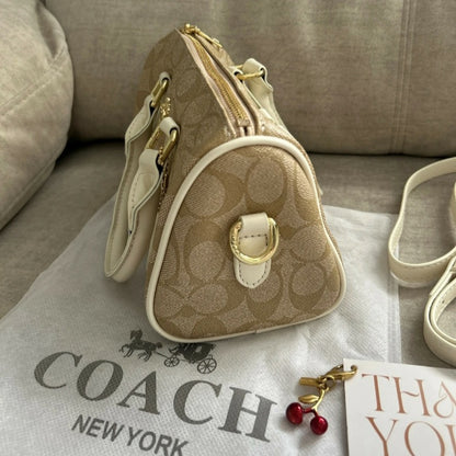 ⭐️Beige purse⭐️