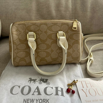 ⭐️Beige purse⭐️